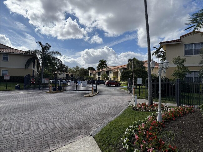 Building Photo - 1253 SW 46th Ave