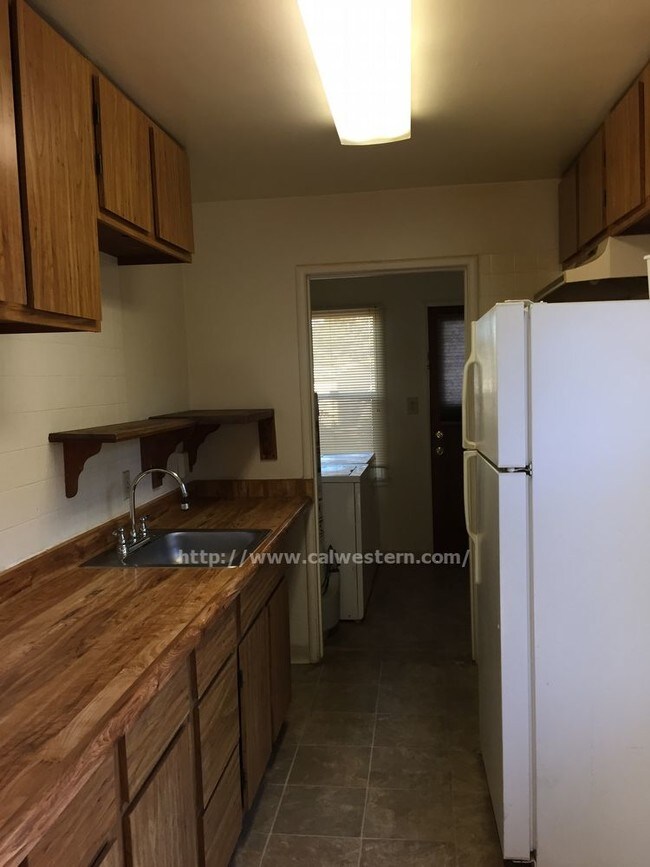 Building Photo - Lovely 3 bedroom home with large yard