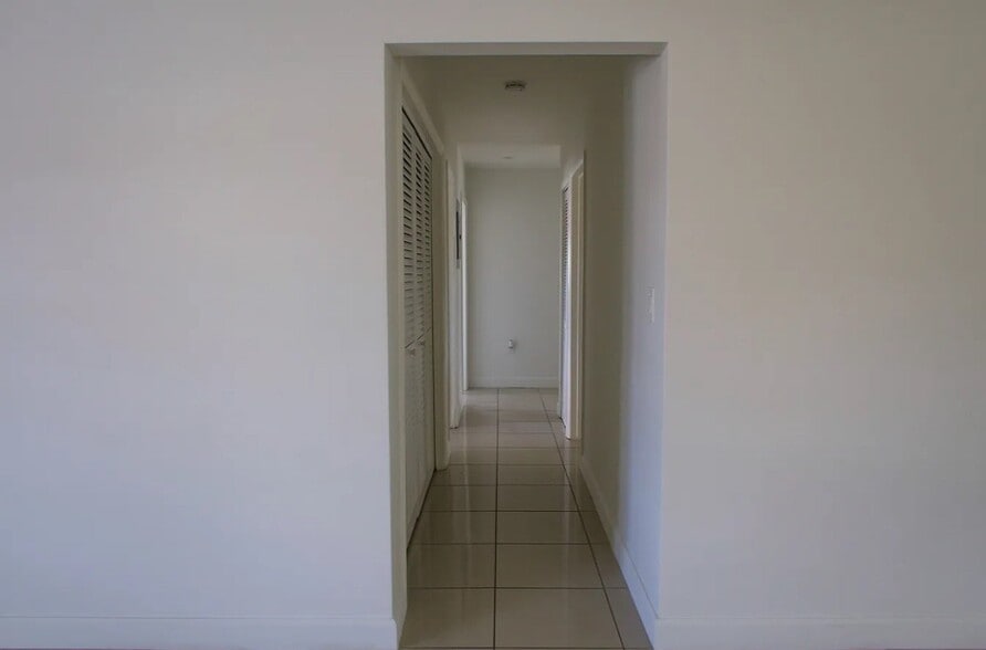 Building Photo - 3011 SW 97th Ct