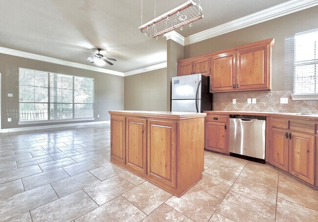 Building Photo - 3BR/2BA Home on Nicholson Lake Dr – Modern...
