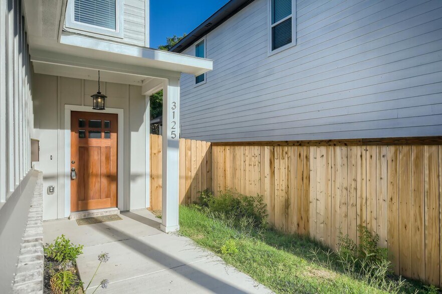 Building Photo - Stylish & Modern Home for Rent in the Heart of Dallas!
