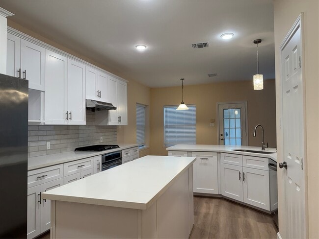 Primary Photo - 1818 Maidenhair Ln