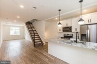 Building Photo - 2132 Berges St