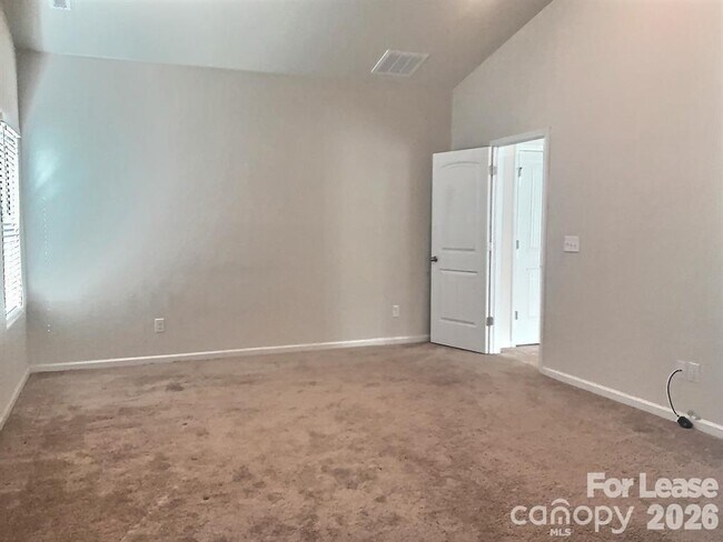 Building Photo - 2112 Lanza Dr