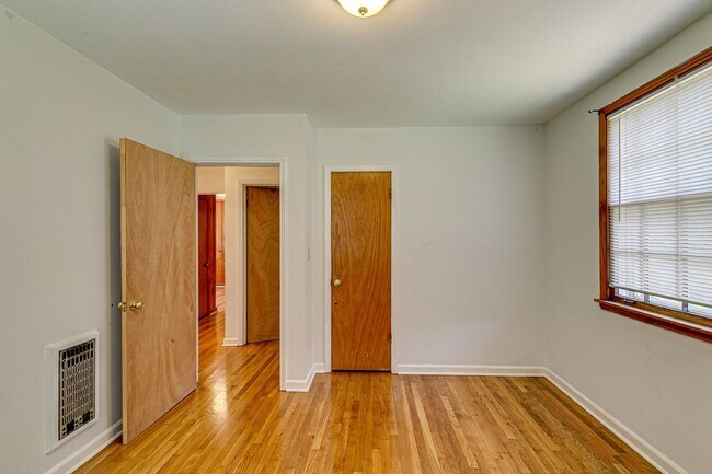Building Photo - Cozy One Story, 3 bedroom, 2 baths, 1411 sqft