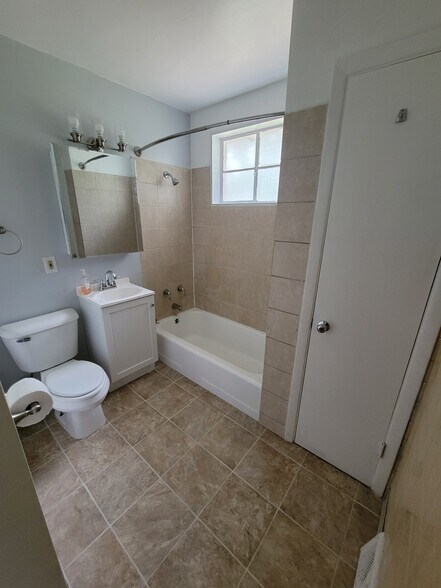 Building Photo - 4011 Buckingham Dr