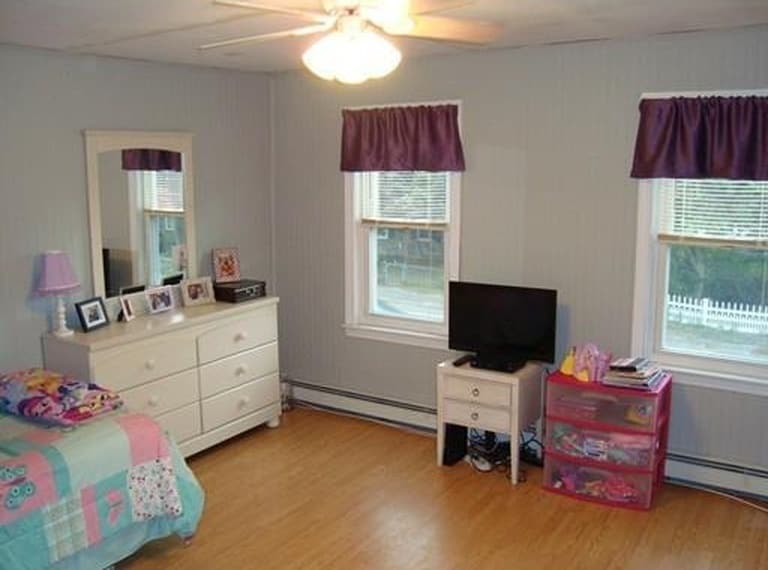 Building Photo - 8 Main St