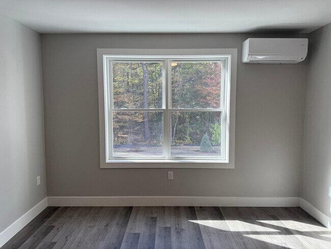 Building Photo - 251 Sladen St