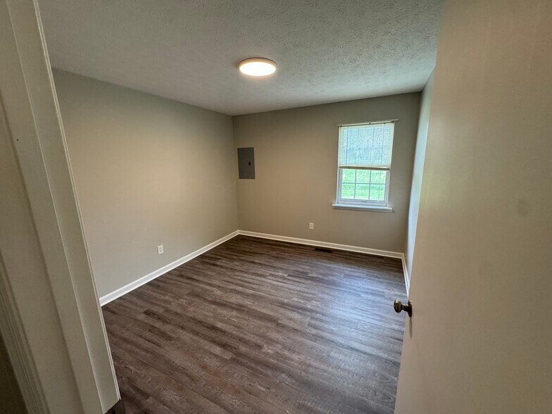Building Photo - 188 Pine Grove Rd