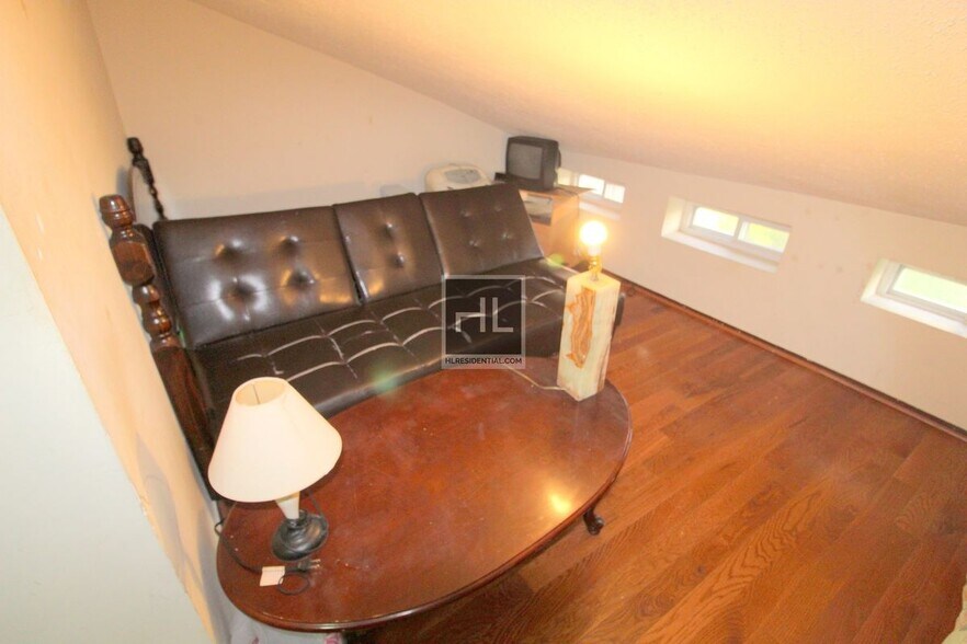 Building Photo - HART STREET