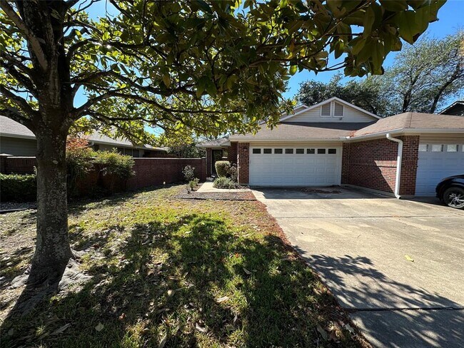 Building Photo - 1003 Markham Ln