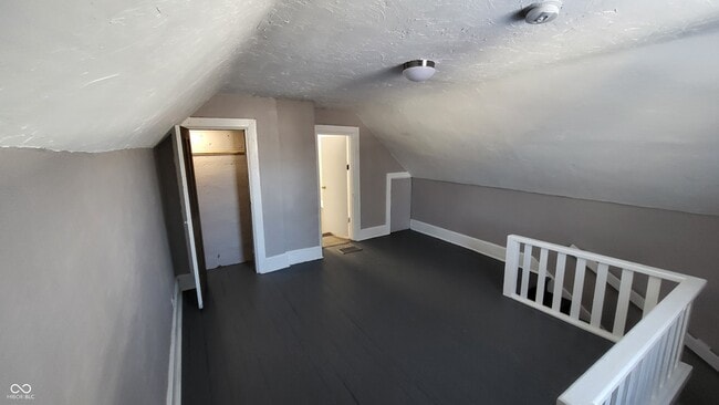 Building Photo - 330 W 6th St