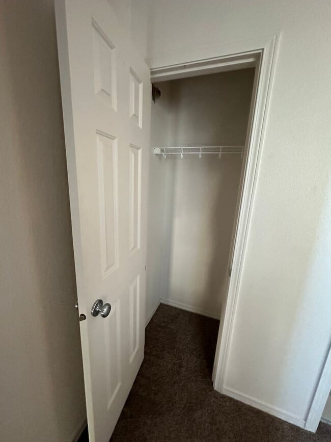 Building Photo - Spacious 2 bed/2.5 bath with bonus room townhome off Road 68