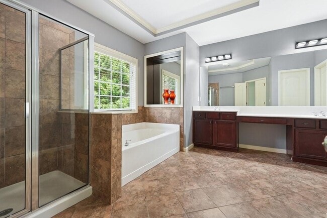 Building Photo - 3888 Fairhill Point