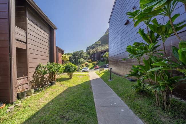 Building Photo - Epic Ocean-View 1bd at Makaua Village — Fully Renovated, Furnished, 2 Parking
