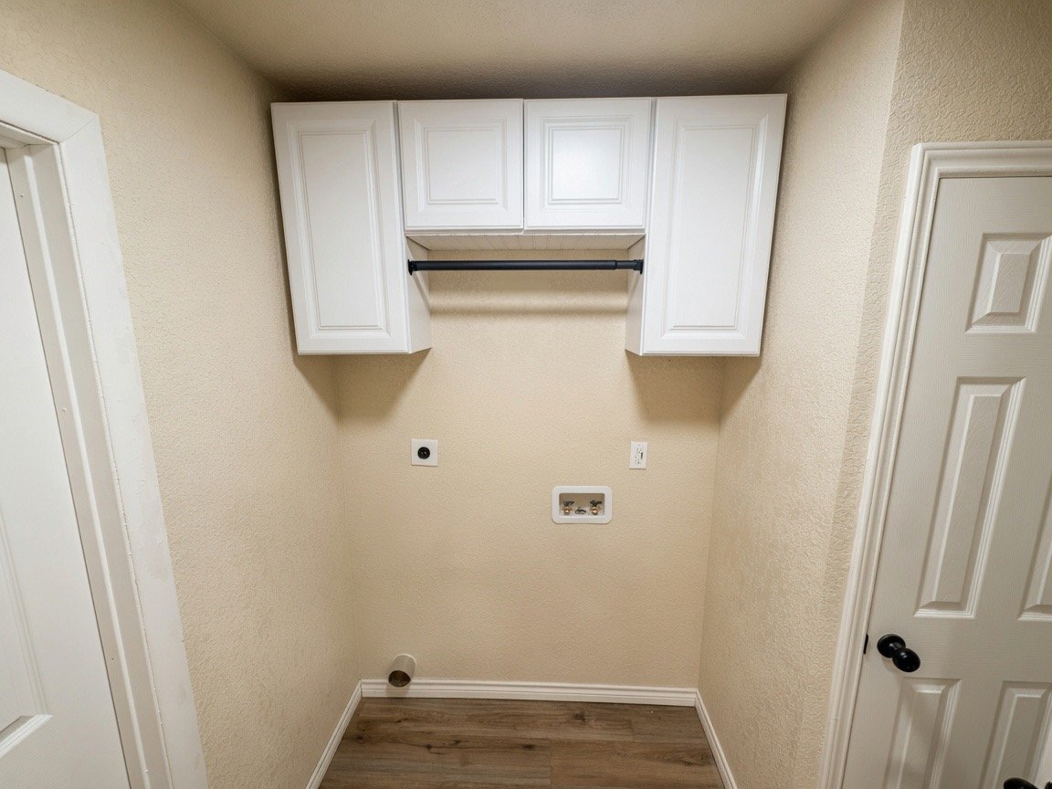 Building Photo - 14147 Swallow Dr