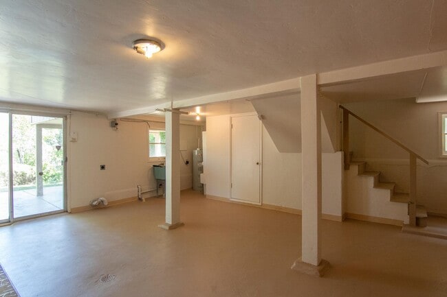 Building Photo - Spacious Custom Redding Home with Characte...