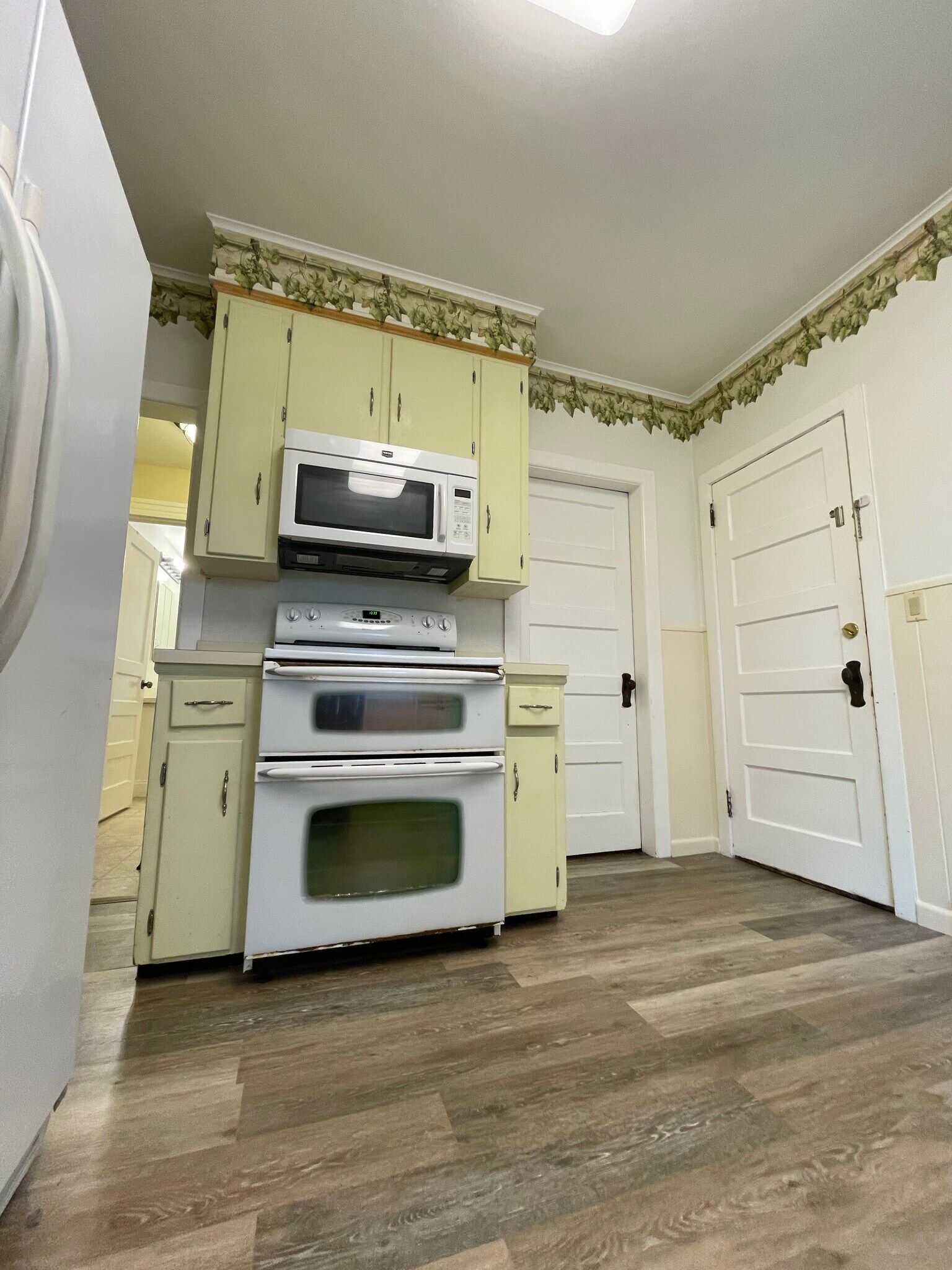 Kitchen - 8 Woodland St