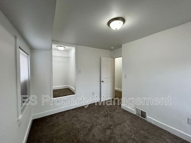 Building Photo - 2960 N Park Ave