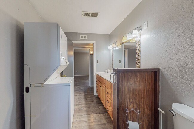 Building Photo - 2830 Floral Rd NW