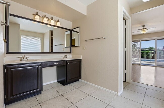 Building Photo - 1295 N Blackstone Dr