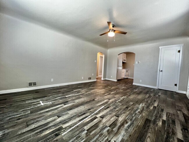 Building Photo - Newly Remodeled 2 Bed, 1 Bath Upper Unit in Greeley!