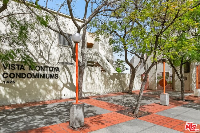 Building Photo - 1118 Valencia St