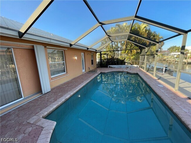 Building Photo - 12196 Matlacha Blvd