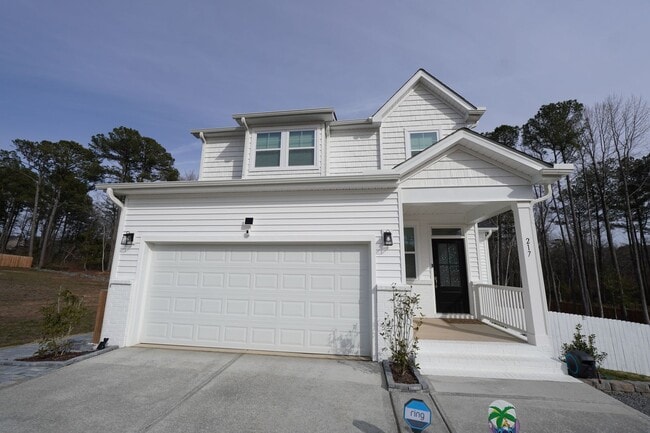 Building Photo - English Country Elegance Private 1/2 Acre Wooded Home site