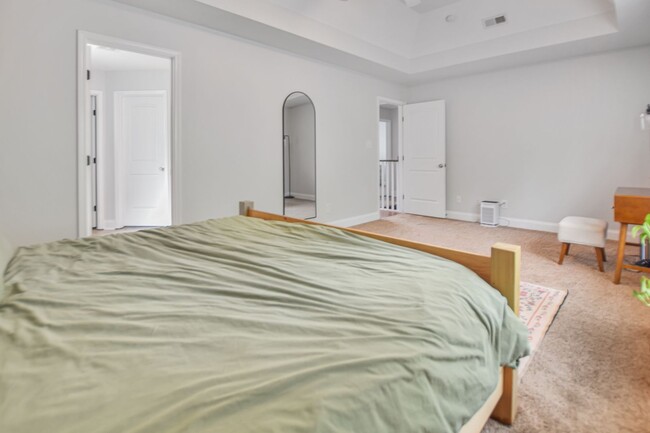 Building Photo - Pet Friendly Three Bedroom!