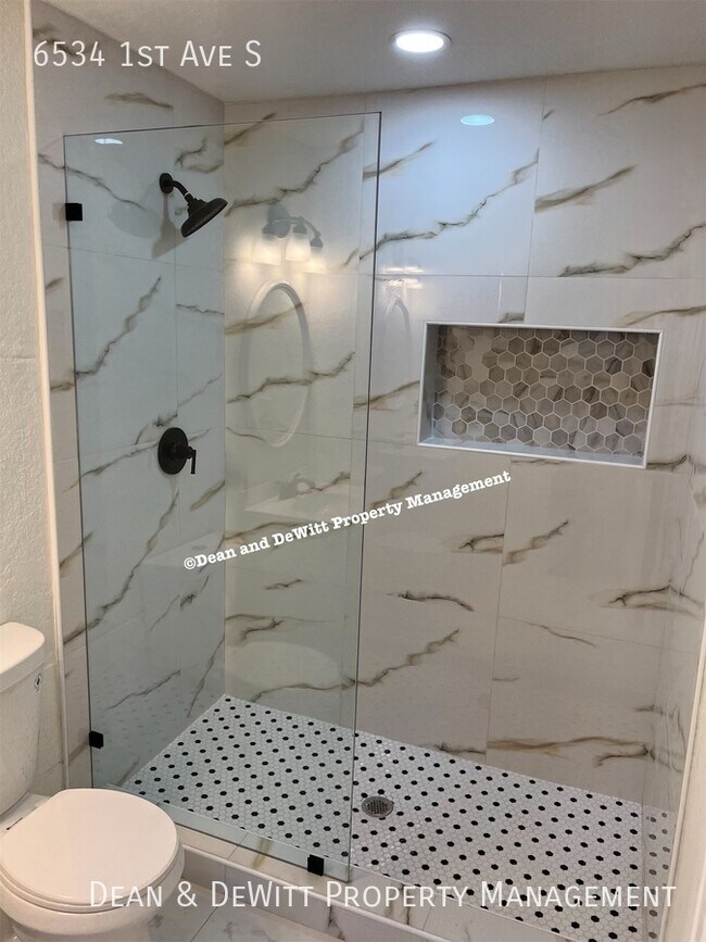 Building Photo - 6534 1st Ave S