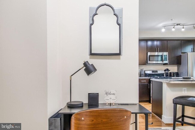 Building Photo - 417 18th St NE