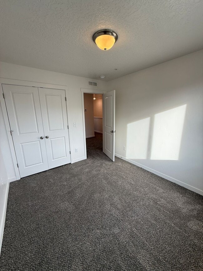 Building Photo - 5697 E Surfers Pt Ln