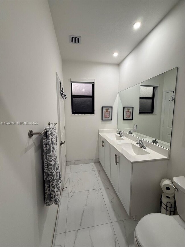 Building Photo - 21432 NE 2nd Path