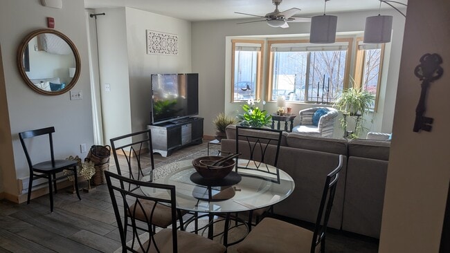 Building Photo - The Residences @ 1027