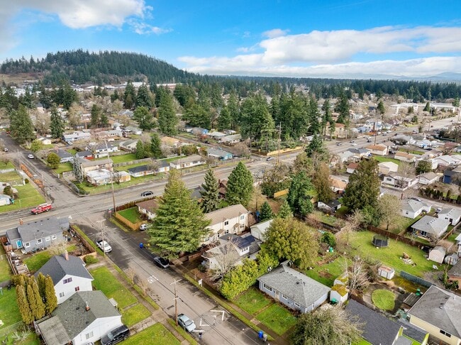 Building Photo - 99th Ave Tri-Plex-AT-4518