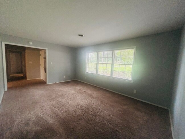Building Photo - 905 Eisenhower Dr