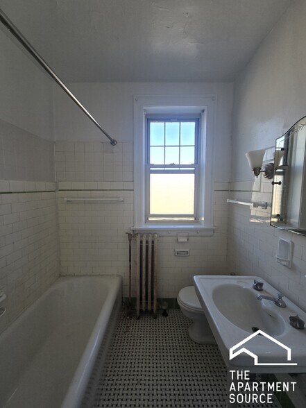 Building Photo - 909 Elmwood Ave