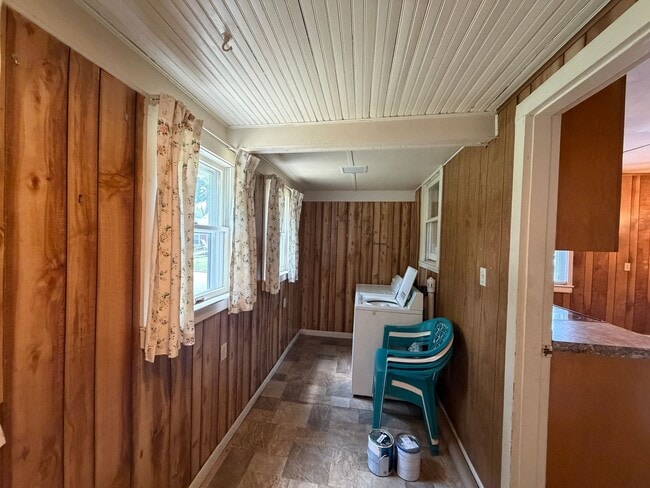 Building Photo - 239 Motley Ave