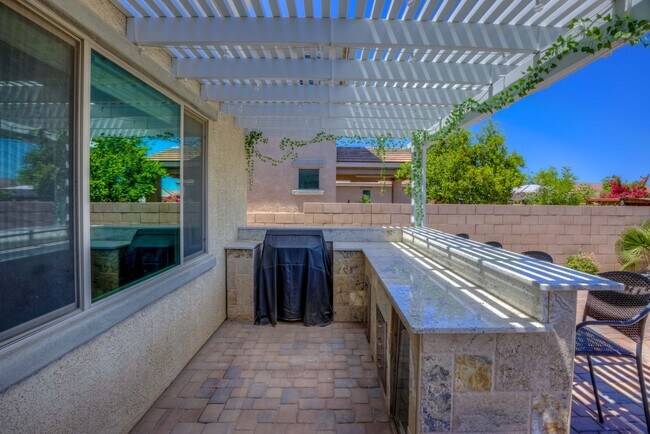 Building Photo - Stunning Home with Pool in La Estancia and...