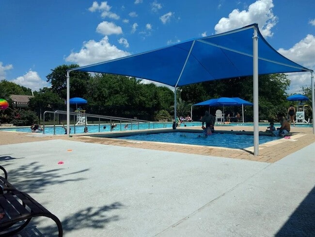 Building Photo - 9703 Roxanna Dr