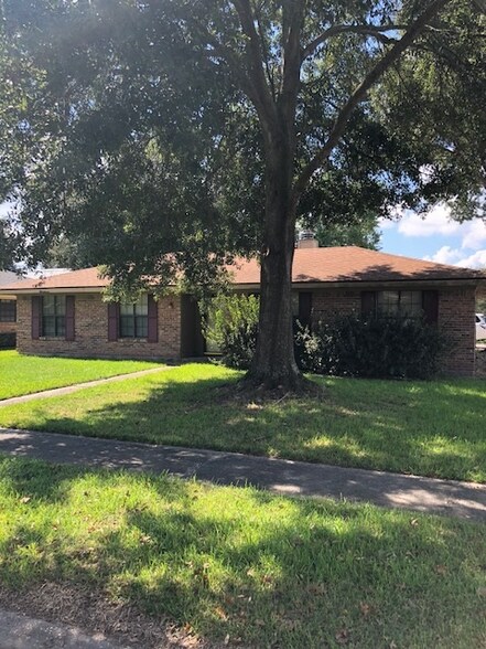 Primary Photo - 117 St James Dr