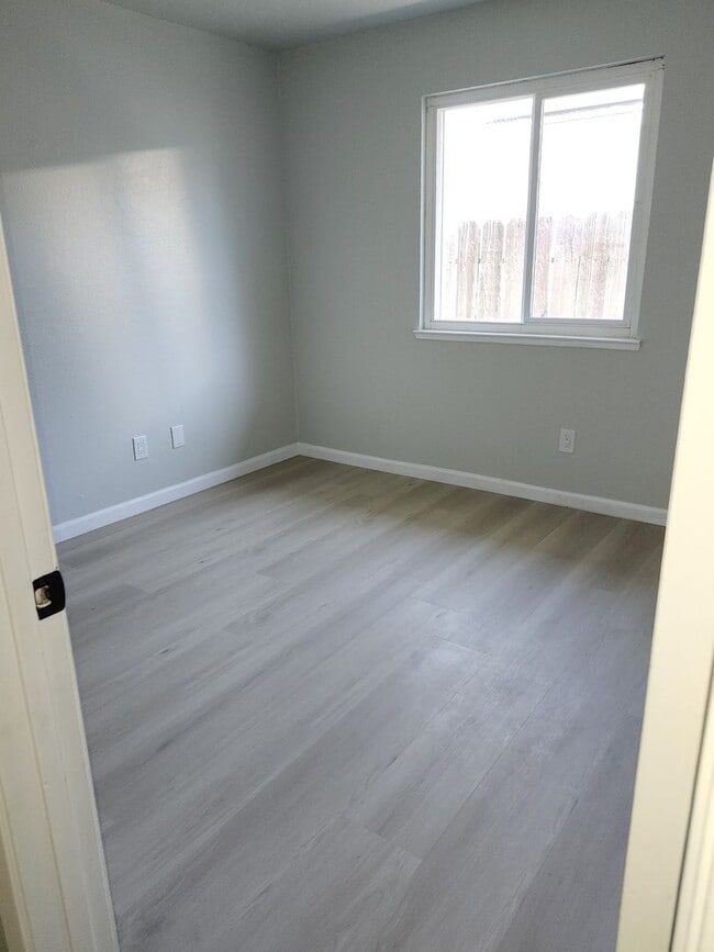 Building Photo - 3/2- Newly Renovated & Energy Efficient in...