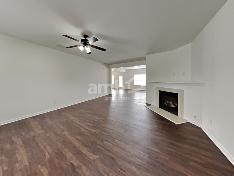 Building Photo - 104 Thorsen Dr