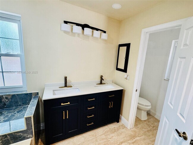 Building Photo - 931 SW 150th Ave