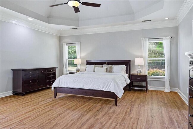 Building Photo - 210 Masters View Ct