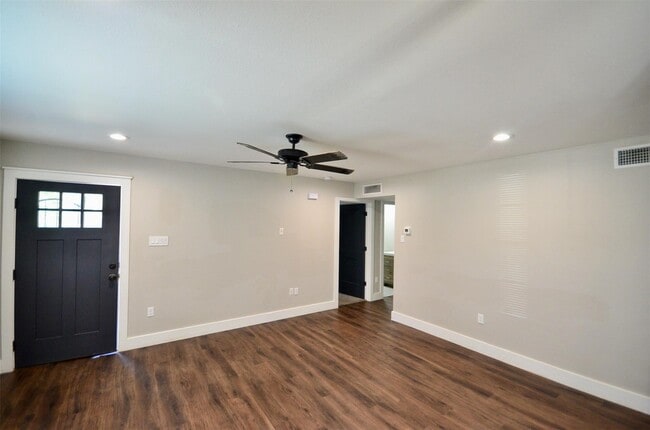 Building Photo - 4735 Redbud St