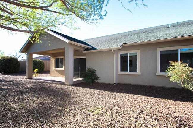 Building Photo - Spacious 3 Bedroom Quailwood Home