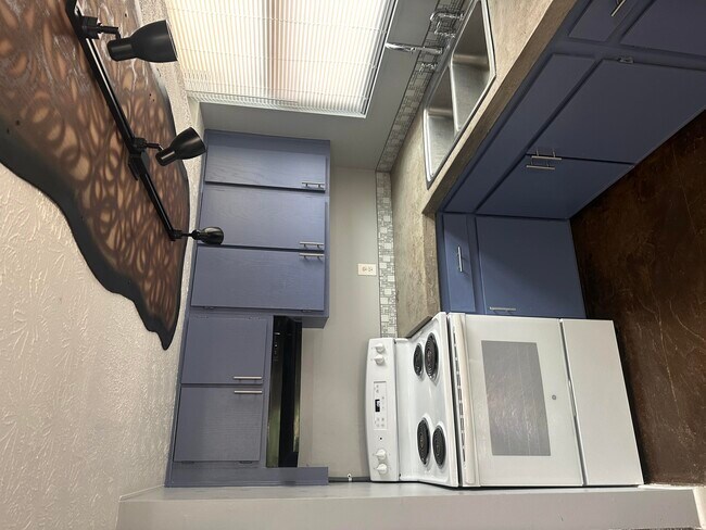 Building Photo - 705 Wilkinson Blvd