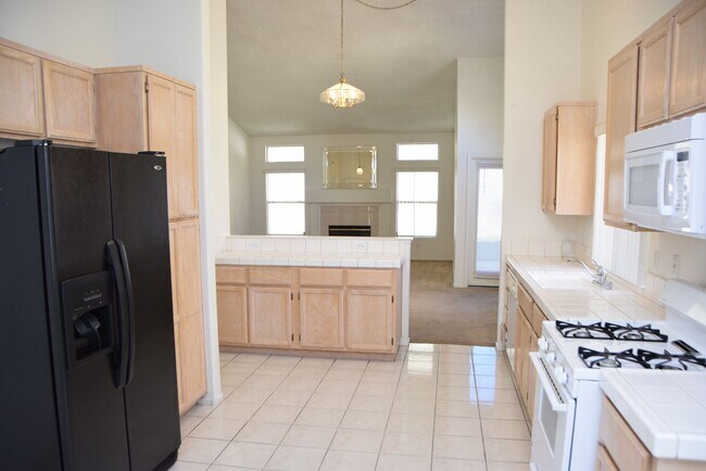 Building Photo - BEAUTIFUL NORTHWEST PROPERTY NEAR DINING A...
